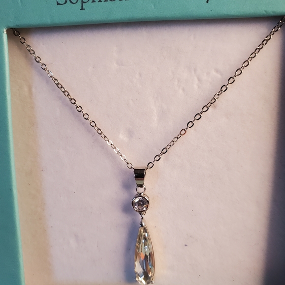 💖 Teardrop silvertone 16" necklace with Whispers  crystal stud earrings - Picture 5 of 6